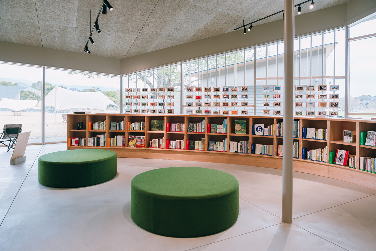 ブックラウンジ