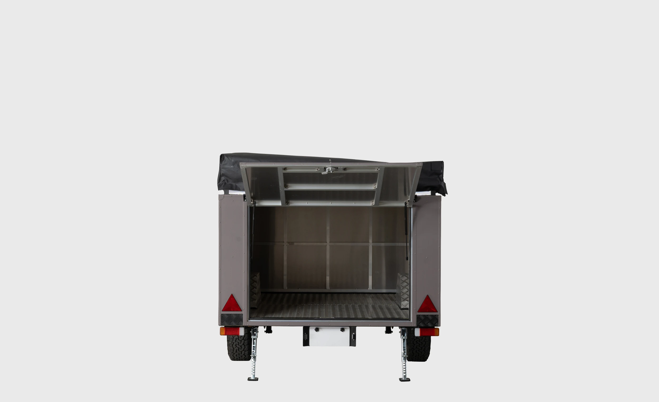 トレーラー後方・ハッチオープン