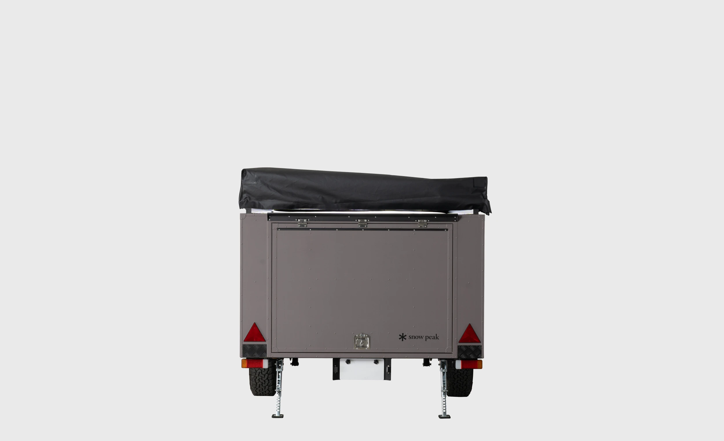 トレーラー後方